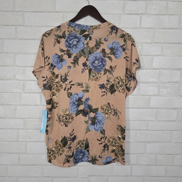 envision studio NWT floral tee - Picture 12 of 13